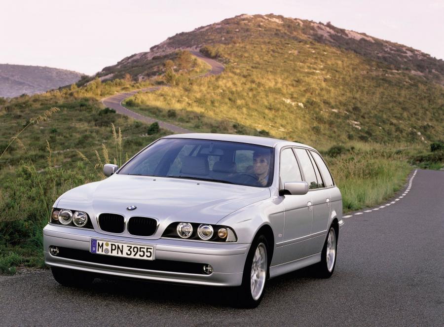  BMW 5-Series Touring 2001 года  (фото 15 из 17)